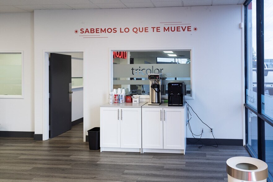 More Photos Of 3105 E Sahara Ave, Las Vegas Auto Repair For Lease