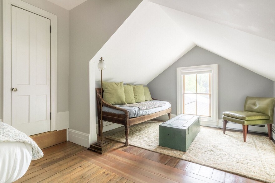 More Photos Of 102 Main St, Jefferson Hotel For Sale