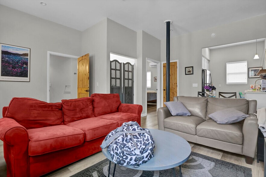 More Photos Of 2020 Princess Place Dr, Wilmington Freestanding For Sale