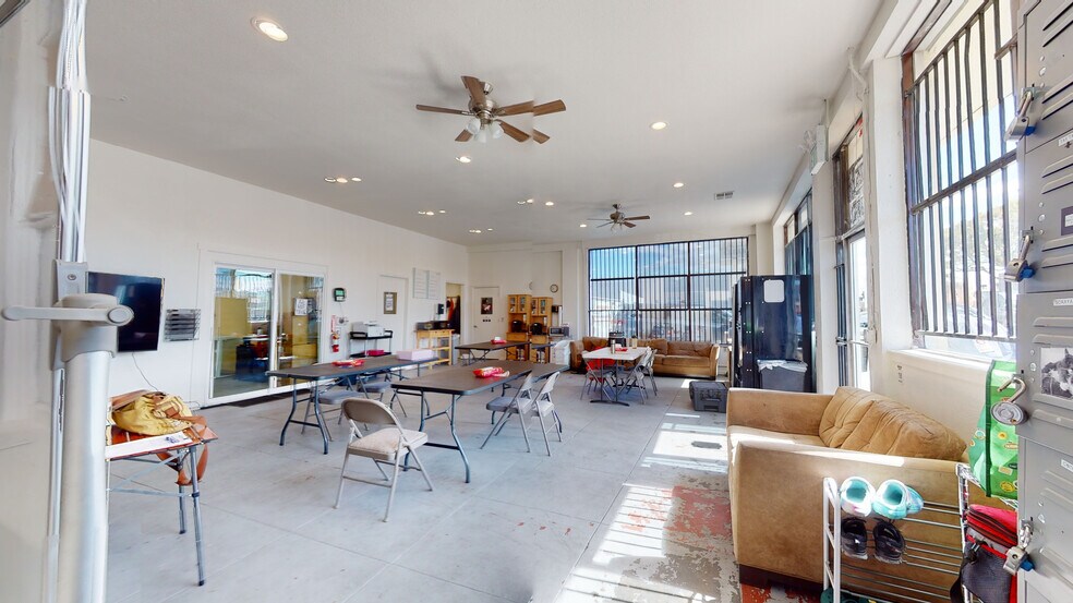 More Photos Of 415 E 10th St, Pittsburg Warehouse For Lease