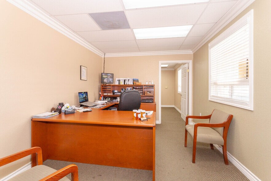 More Photos Of 28101 W Avenue C6, Lancaster Office Residential For Sale