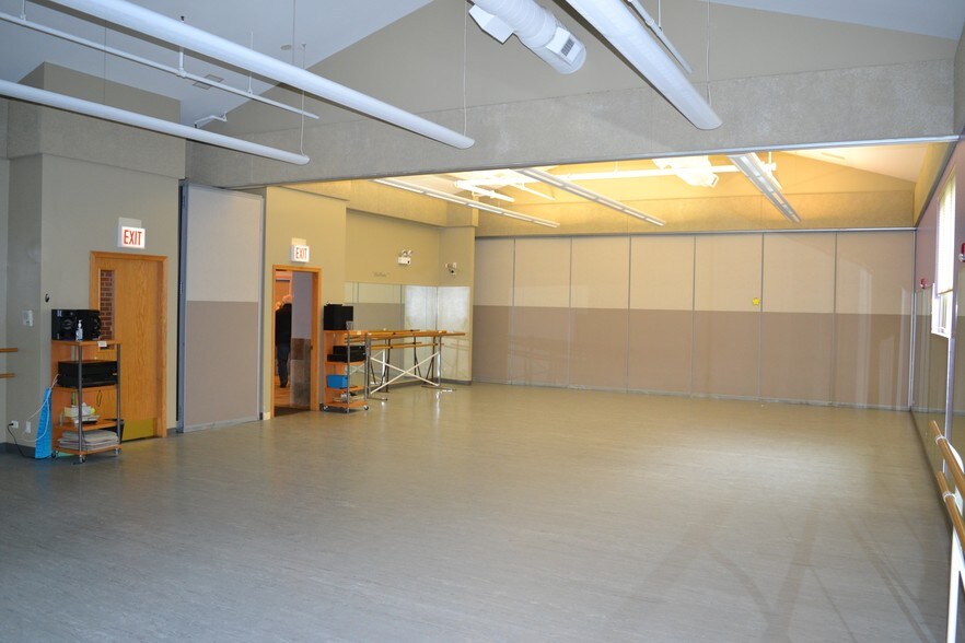 More Photos Of 301 W Railroad Ave, Bartlett General Retail For Sale