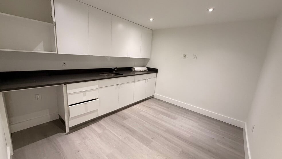 More Photos Of 8335 NW 64th St, Medley Light Distribution For Sale