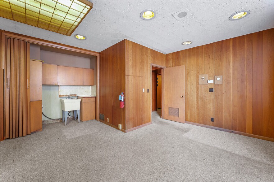 More Photos Of 6 E 1st St, Fond Du Lac Office For Sale