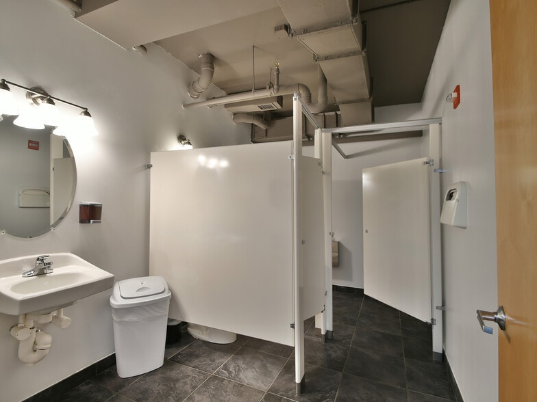 More Photos Of 2300 N Pershing Dr, Arlington Medical For Sale