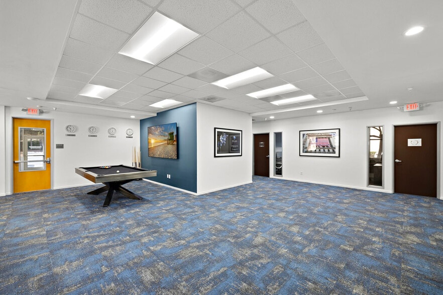 More Photos Of 1124 Bristol St, Costa Mesa Office For Sale
