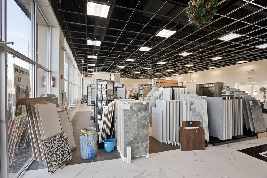 More Photos Of 1800 N Rand Rd, Palatine Freestanding For Sale