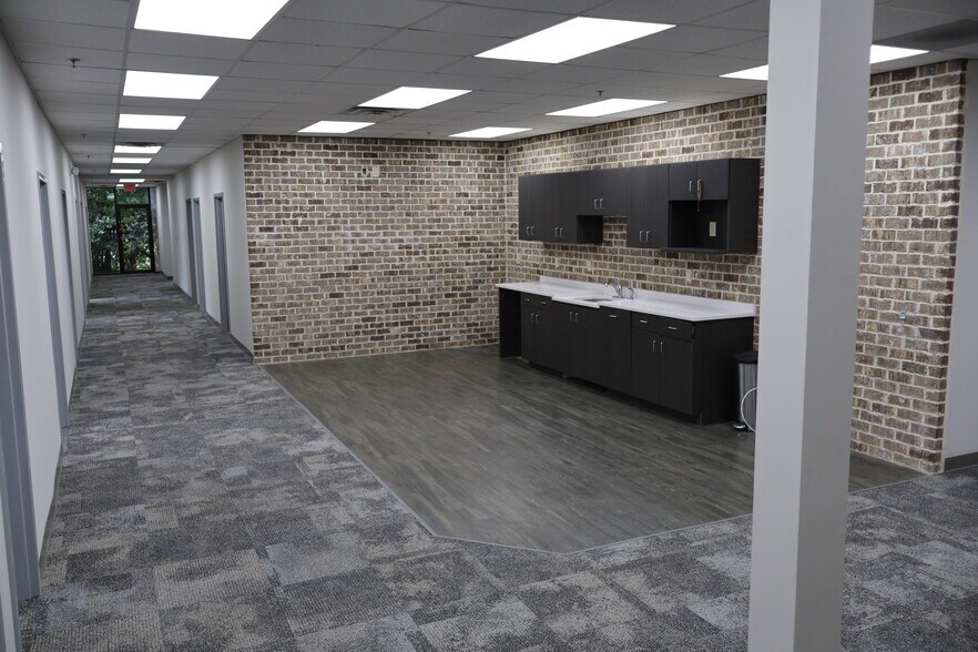 More Photos Of 5345 Oakbrook Pky, Norcross Industrial For Sale