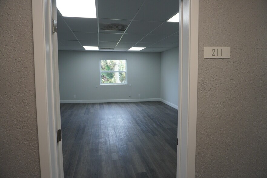 More Photos Of 2520-2650 N University Dr, Sunrise Unknown For Lease