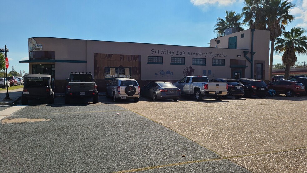 More Photos Of 221 6th St N, Texas City General Retail For Sale