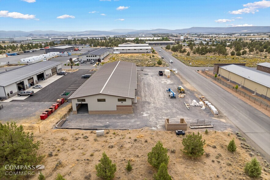 More Photos Of Page Ct, Prineville Manufacturing For Lease