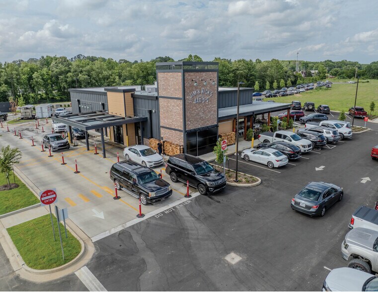 More Photos Of 8401 McGregor Xing, Olive Branch Restaurant For Sale