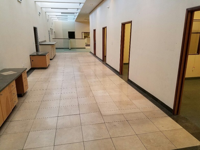 More Photos Of 5040 Edna Ave, Las Vegas Office For Lease