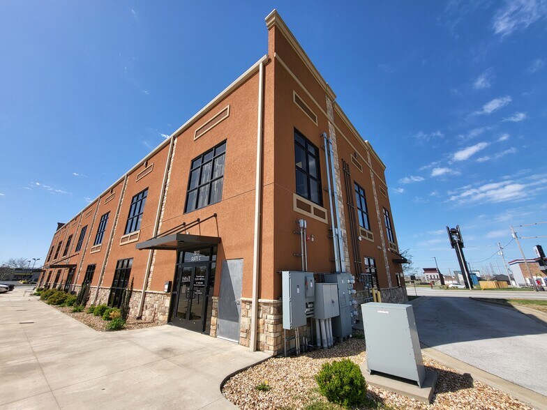 More Photos Of 2613 Main St, Joplin Medical For Sale