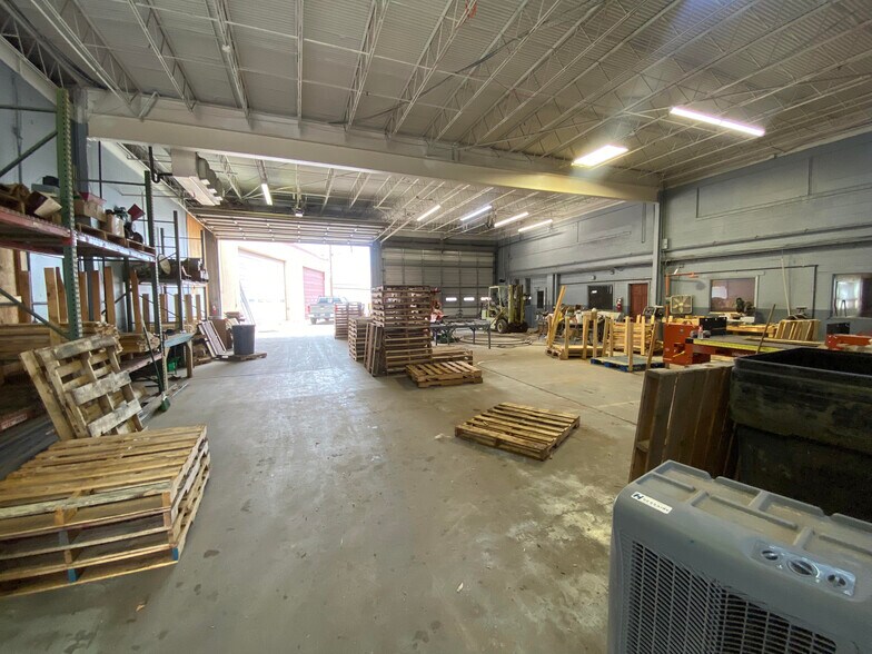 More Photos Of 3333 SE 3rd Ave, Amarillo Warehouse For Lease