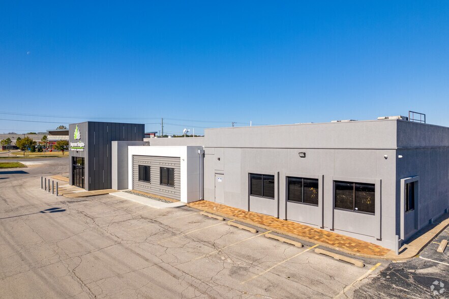 More Photos Of 7315 S Memorial Dr, Tulsa Restaurant For Sale