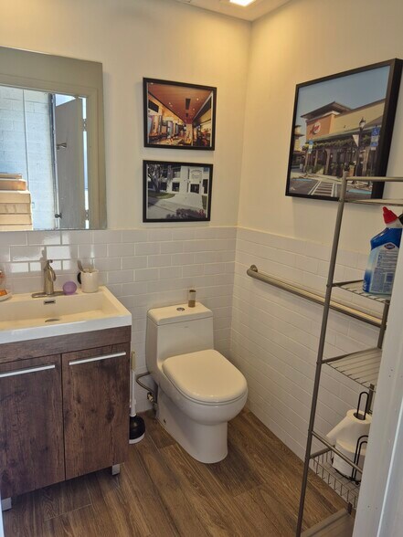 More Photos Of 3965 Investment Ln, West Palm Beach Showroom For Lease