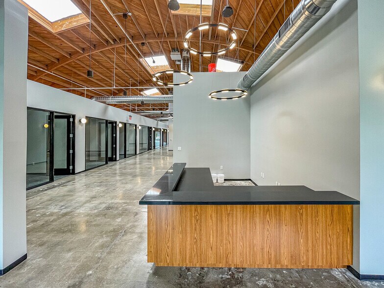 More Photos Of 2014-2058 Broadway, Santa Monica Loft Creative Space For Lease