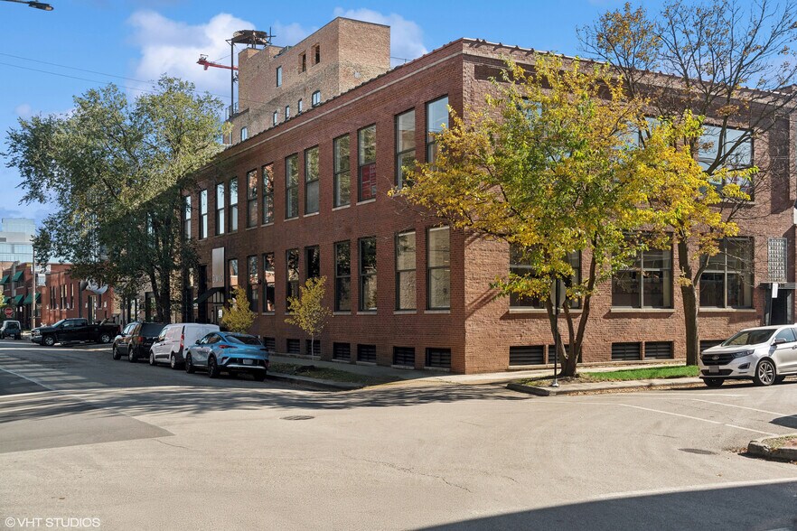 More Photos Of 1517 W Carroll Ave, Chicago Loft Creative Space For Lease