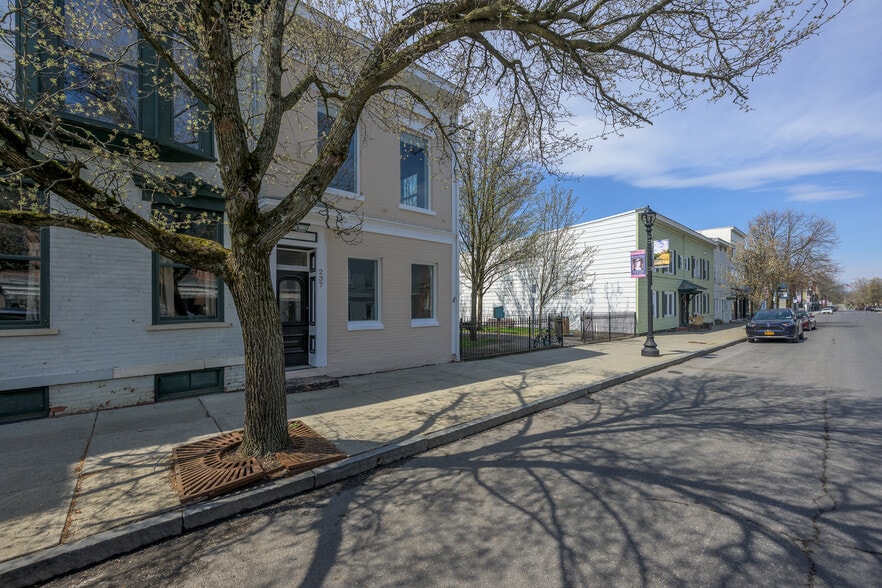 More Photos Of 237 Warren St, Hudson Storefront Retail Residential For Sale