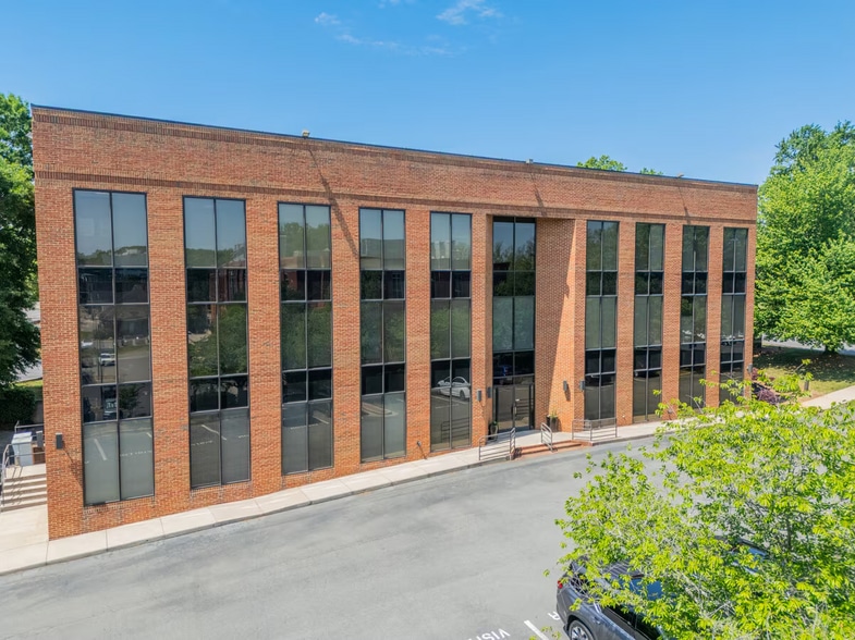 More Photos Of 319 S Sharon Amity Rd, Charlotte Office For Sale