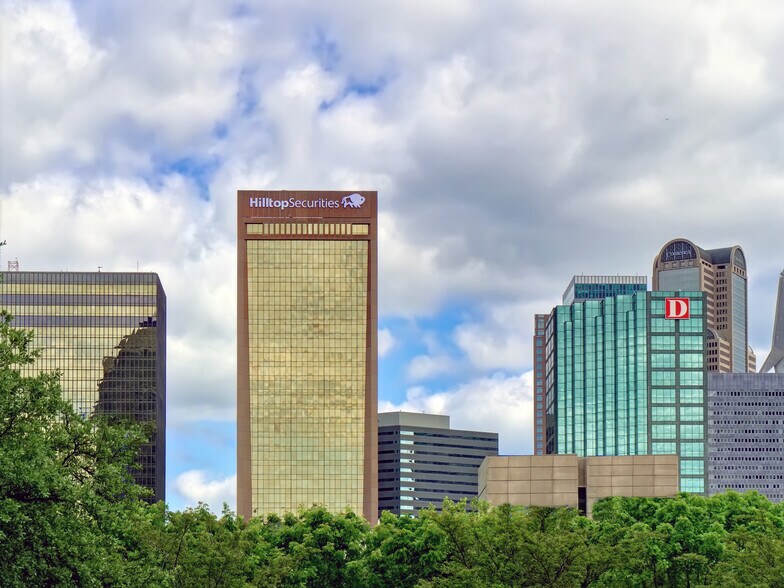 More Photos Of 717 N Harwood St, Dallas Office For Lease