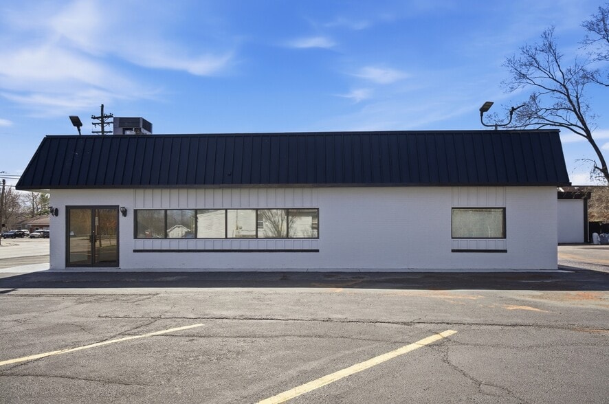 More Photos Of 1610 Germantown Rd, Middletown Restaurant For Sale