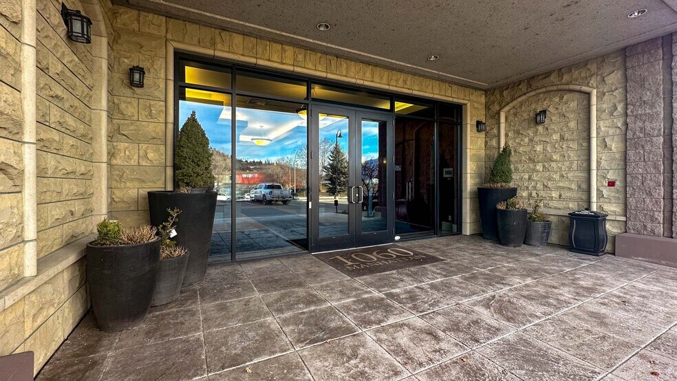 More Photos Of 1060 Manhattan Dr, Kelowna Office For Lease