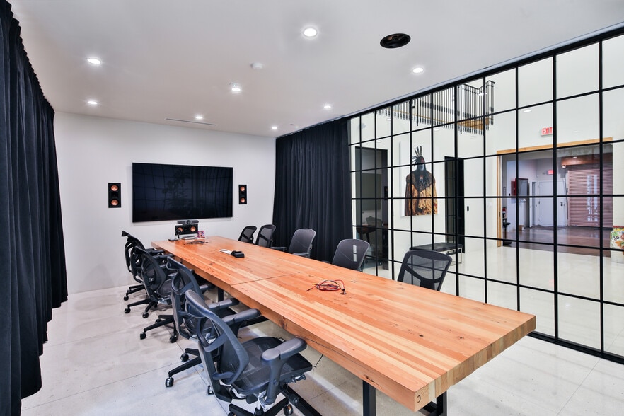 More Photos Of 7207 Melrose Ave, Los Angeles Storefront Retail Office For Lease