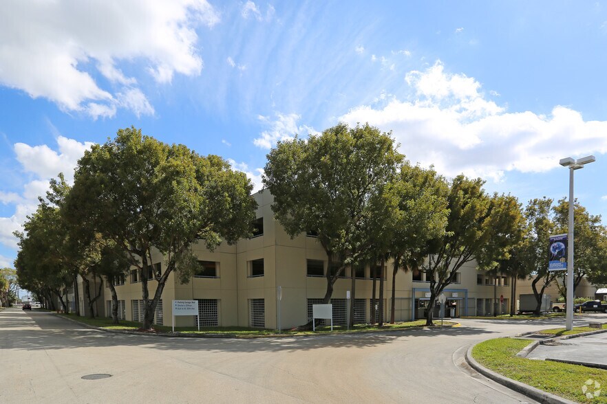 More Photos Of 7100 W 20th Ave, Hialeah Medical For Lease