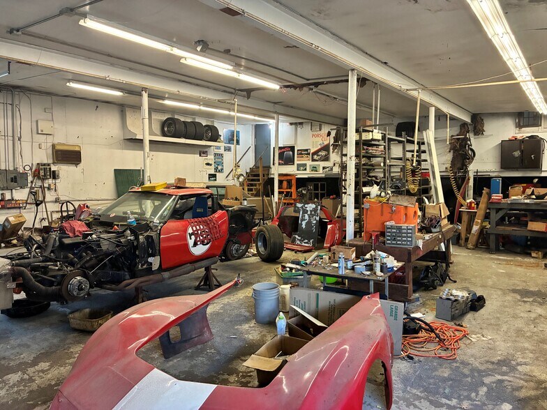 More Photos Of 991 Honeyspot Rd, Stratford Warehouse For Sale