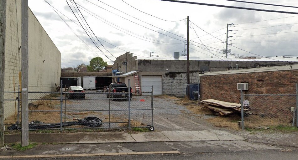 More Photos Of 107 N College St, Lebanon Light Distribution For Lease