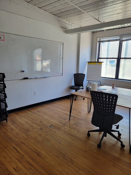 More Photos Of 90 Hamilton St, Cambridge Office For Sale