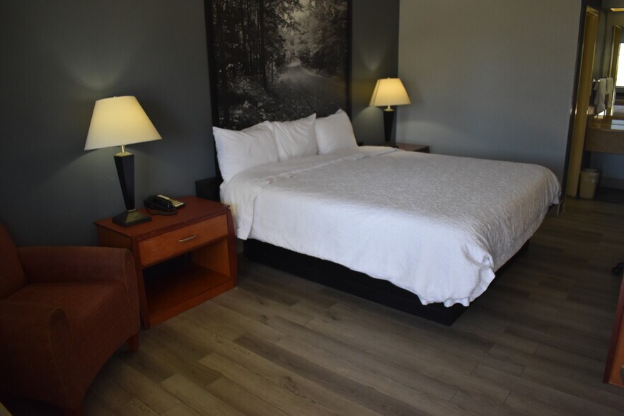 More Photos Of 321 N Mustang Rd, Yukon Hotel For Sale