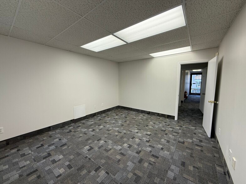 More Photos Of 625 Chandler St, Worcester Storefront Retail Office For Lease