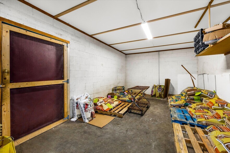More Photos Of 7550 Logsden Rd, Logsden Convenience Store For Sale
