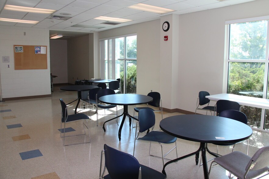 More Photos Of 120 County Shop Rd, Birmingham Service For Sale