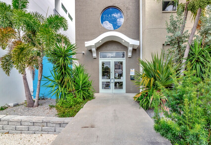 More Photos Of 1345 2nd St, Sarasota Office Residential For Sale