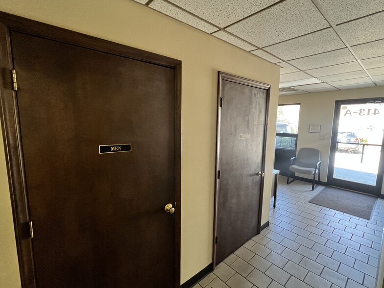 More Photos Of 413 W Chatham St, Cary Flex For Lease