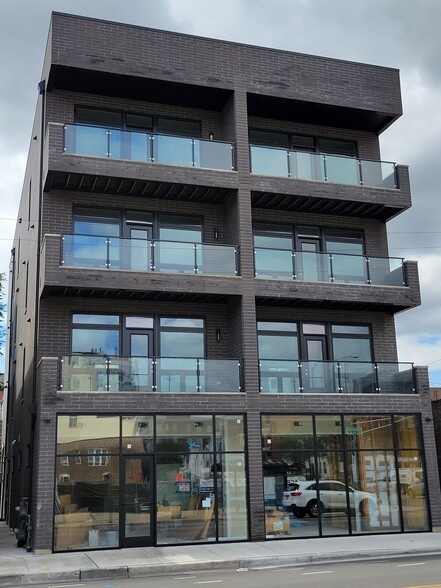 More Photos Of 2351 W North Ave, Chicago Storefront Retail Residential For Lease