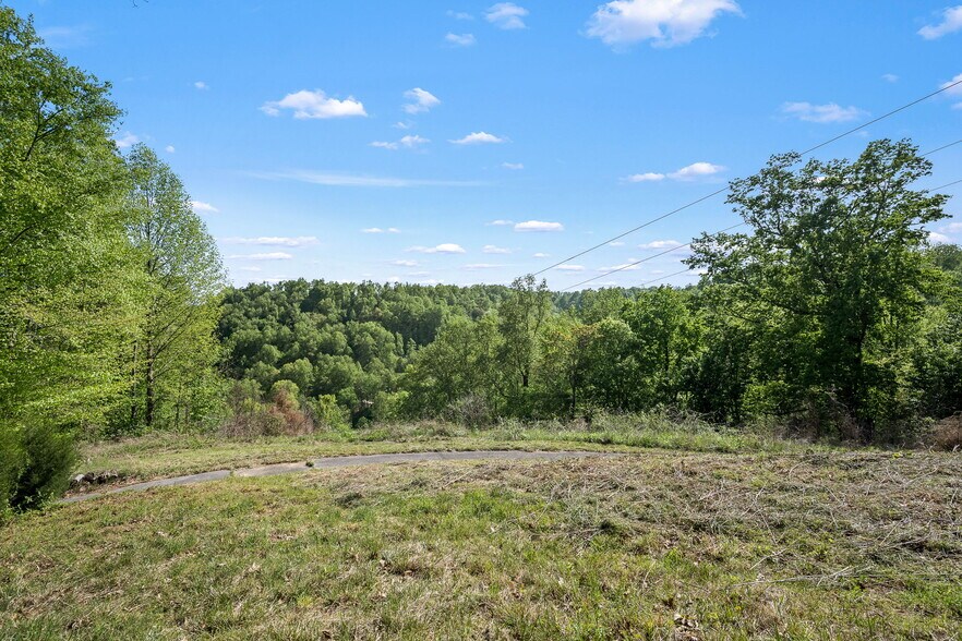 More Photos Of 7080 Dale Ridge Rd, Lancaster Convenience Store For Sale
