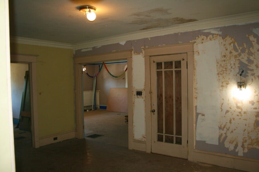 More Photos Of 6520 NE Sandy Blvd, Portland Specialty For Sale