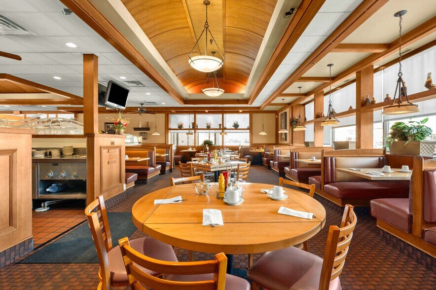 More Photos Of 980 W Lake St, Addison Restaurant For Sale