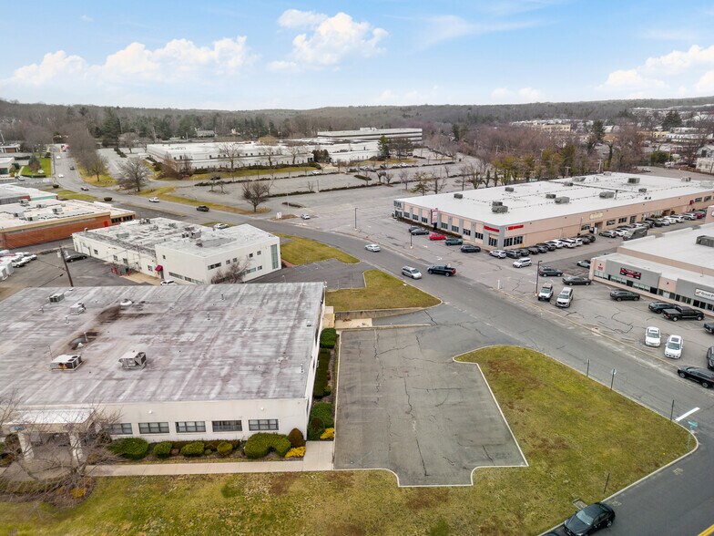 More Photos Of 170 Eileen Way, Syosset Flex For Lease
