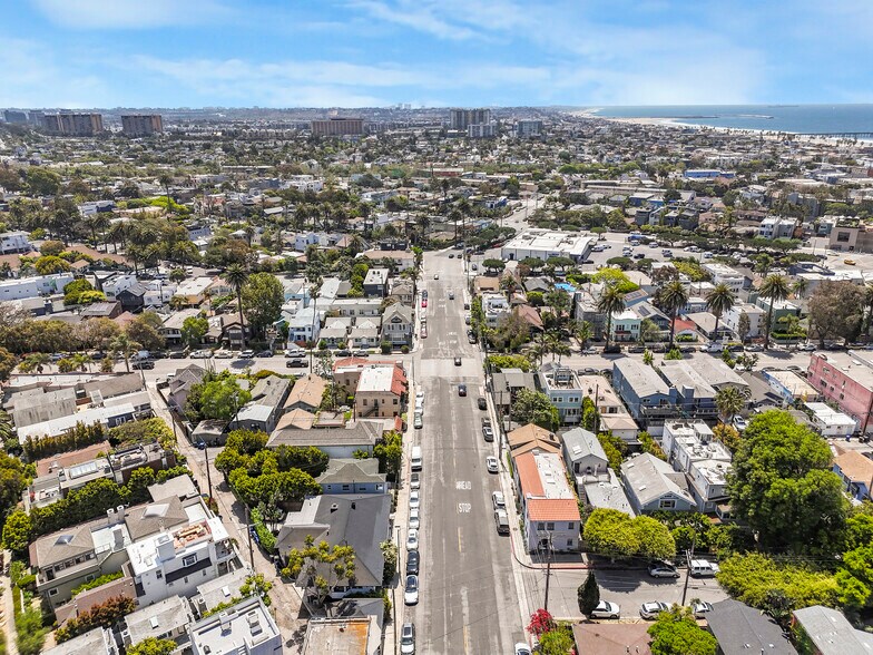 More Photos Of 1300 Riviera Ave, Venice Apartments For Sale