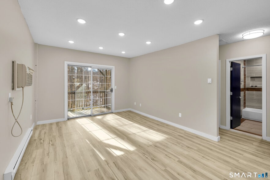 More Photos Of 5 Brookside Ln, Woodstock Apartments For Sale