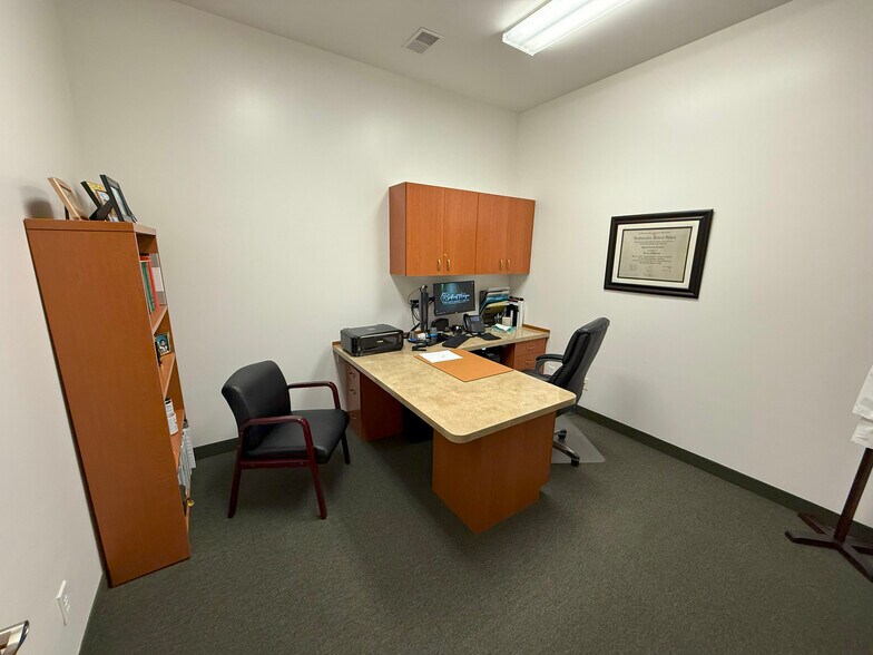 More Photos Of 7971 Moorsbridge Rd, Portage Medical For Lease
