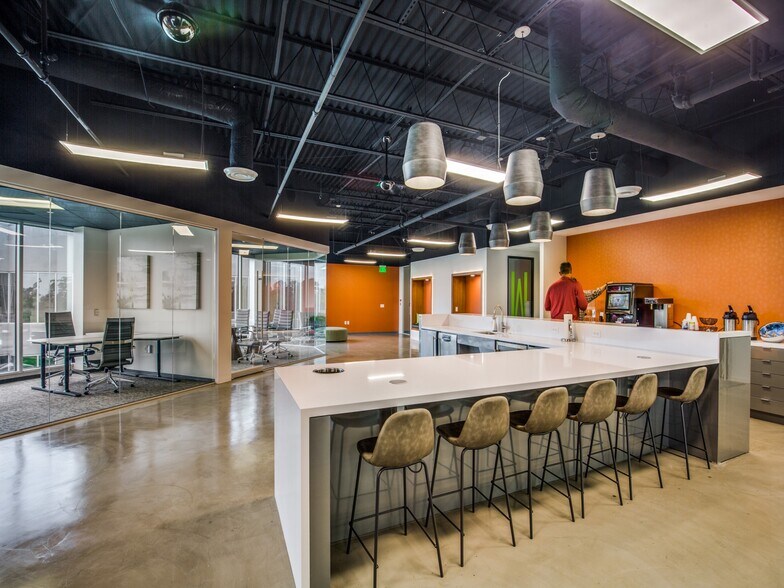 More Photos Of 2001 Timberloch, The Woodlands Office For Lease