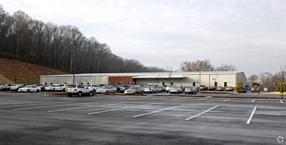 Primary Photo Of 2600 Western Ave, Knoxville Office For Sale