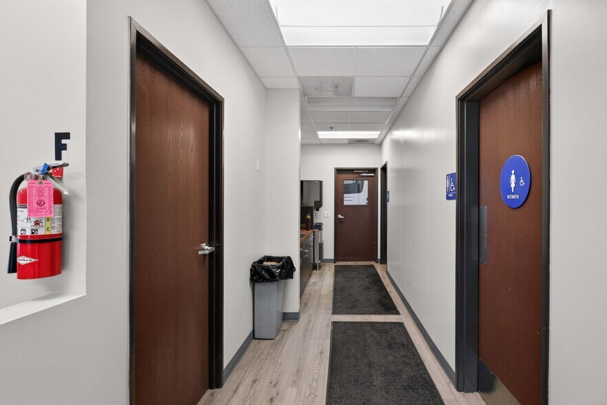 More Photos Of 9031 N Lurline Ave, Chatsworth Distribution For Lease